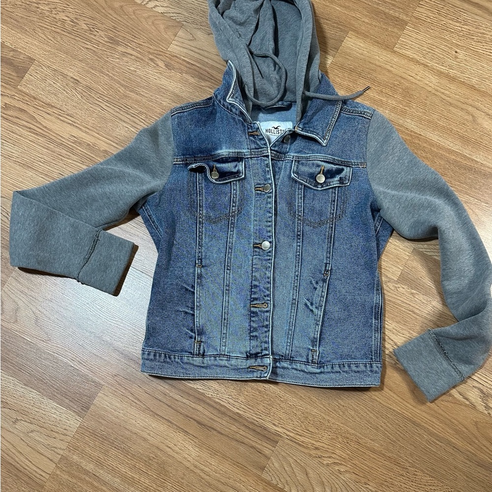 Hollister jacket like new sizes M